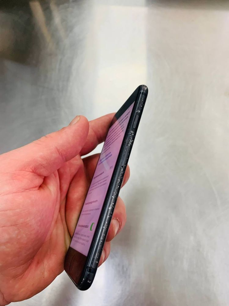 Iphone 8  Срочная Продажа в Руки