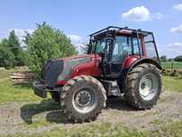 Valtra M150 z zabudową leśną