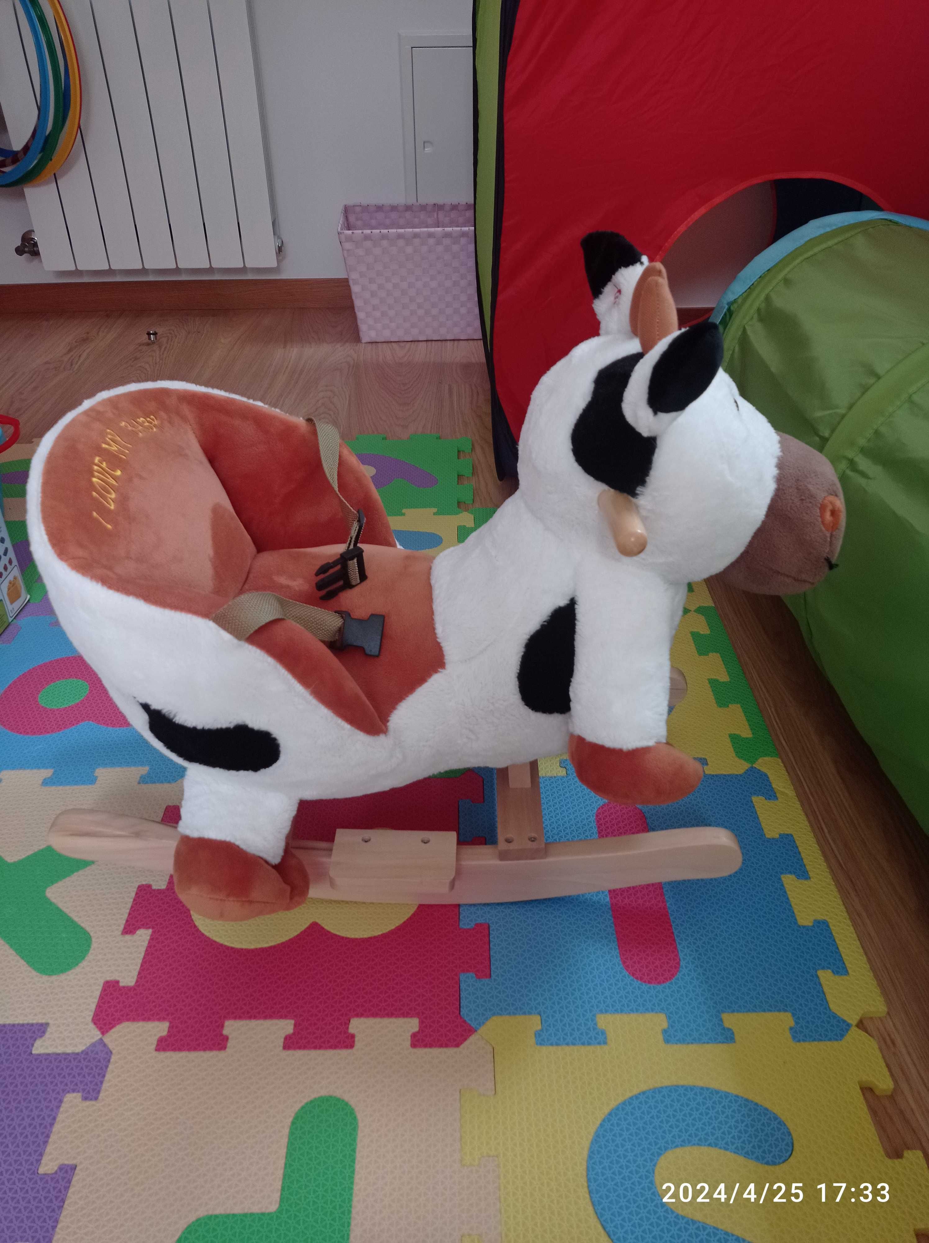 Brinquedo baloiço modelo Vaca da babyGo