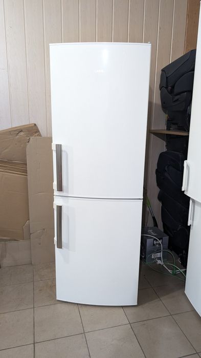 Холодильник AEG.