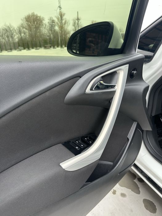 Opel Astra j автомобіль в чудовому стані