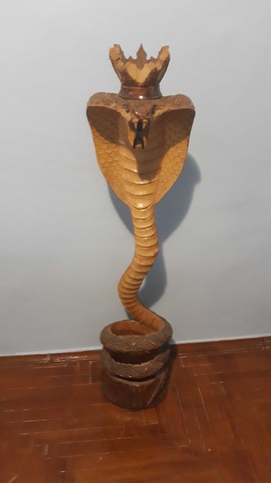 Велика дерев'яна фігура Королівської Кобри ручної роботи висотою 1.2м