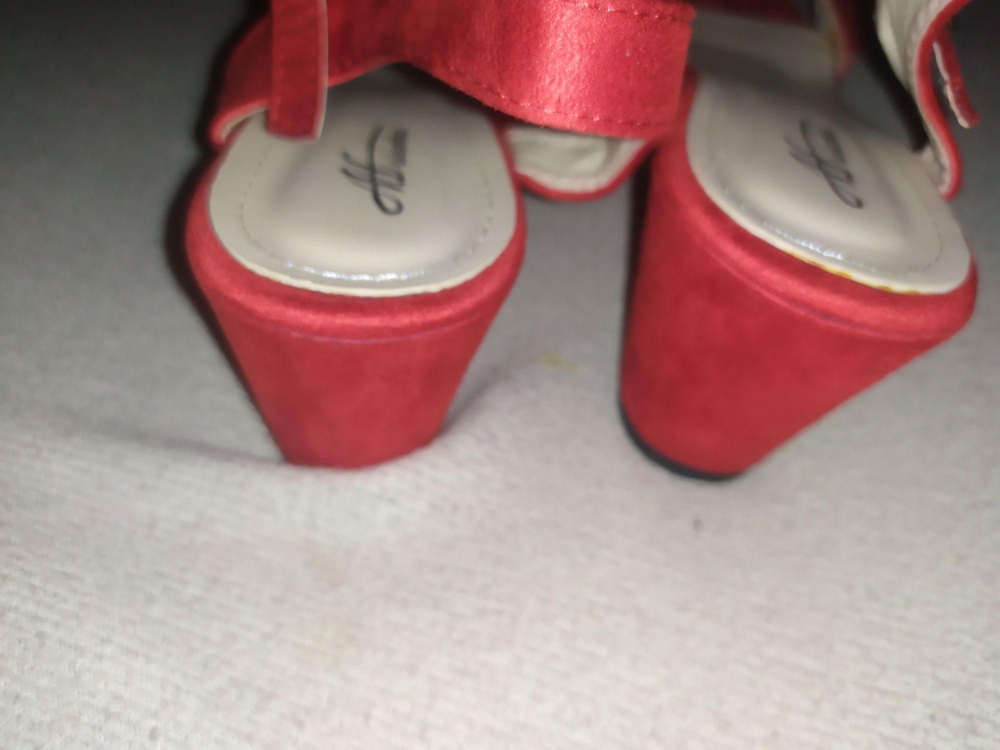 Czerwone zamszowe sandały nowe rozmiar 41