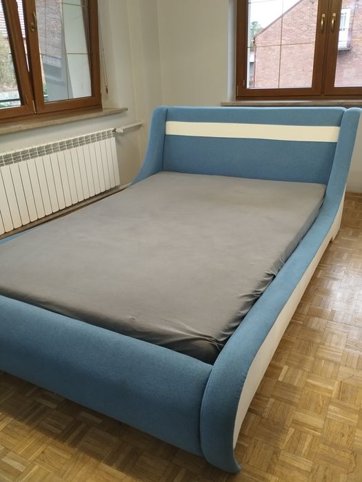 Sprzedam łóżko z materacem 140/200