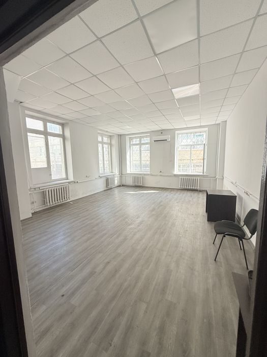 Здам офіс в 2 хвилинах від метро Ботанічний сад