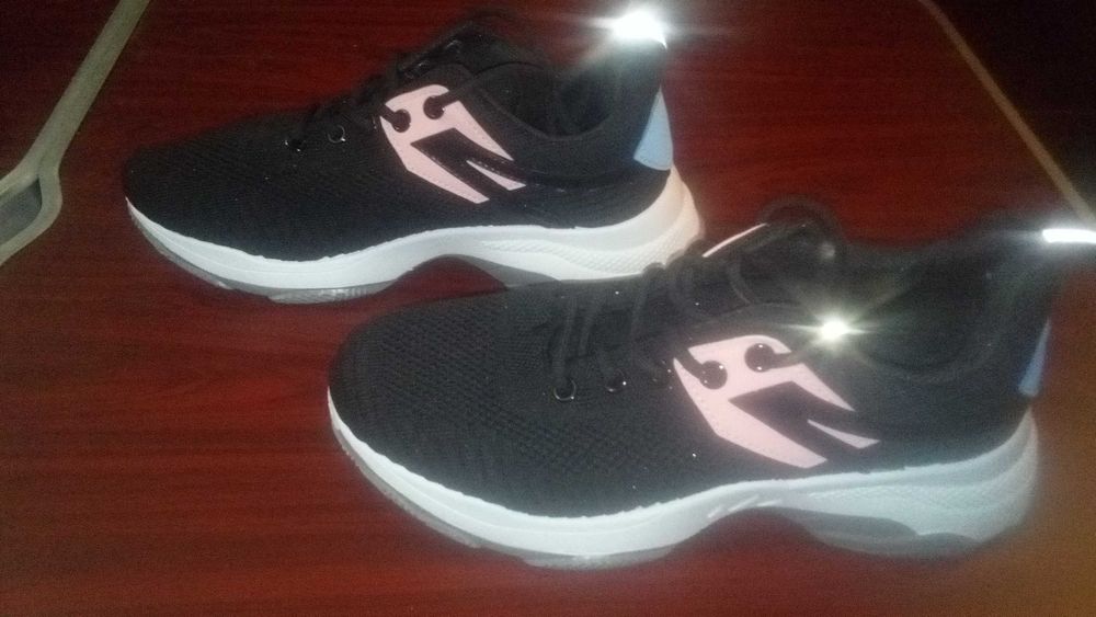 Кроссовки женские 40 размер