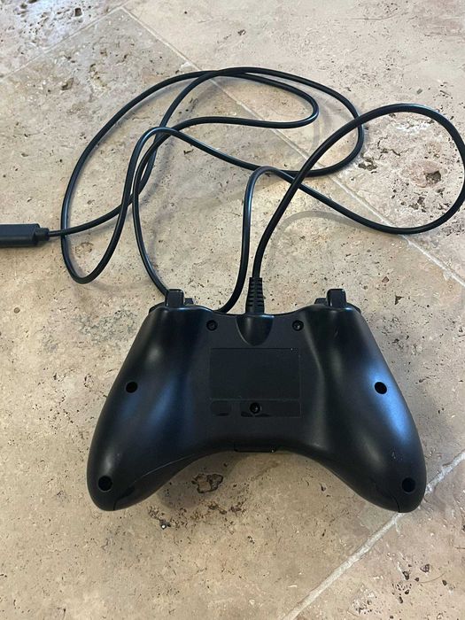 Kontrolery Microsoft Xbox 360 przewodowy