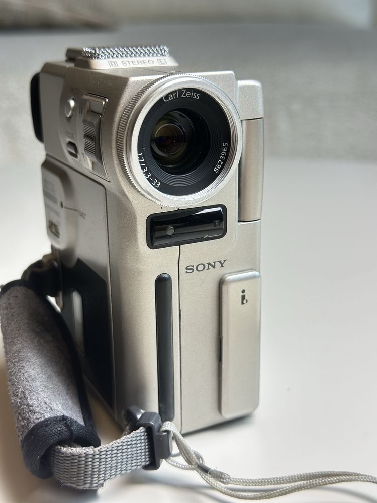 Kamera Mini DV sony handycam DCR-PC1E 2 baterie, Y2K retro look