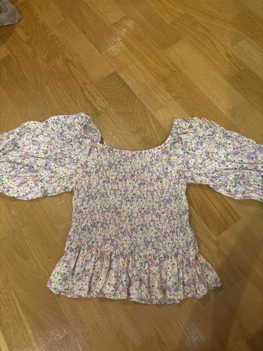 Літня блузка з квітковим принтом