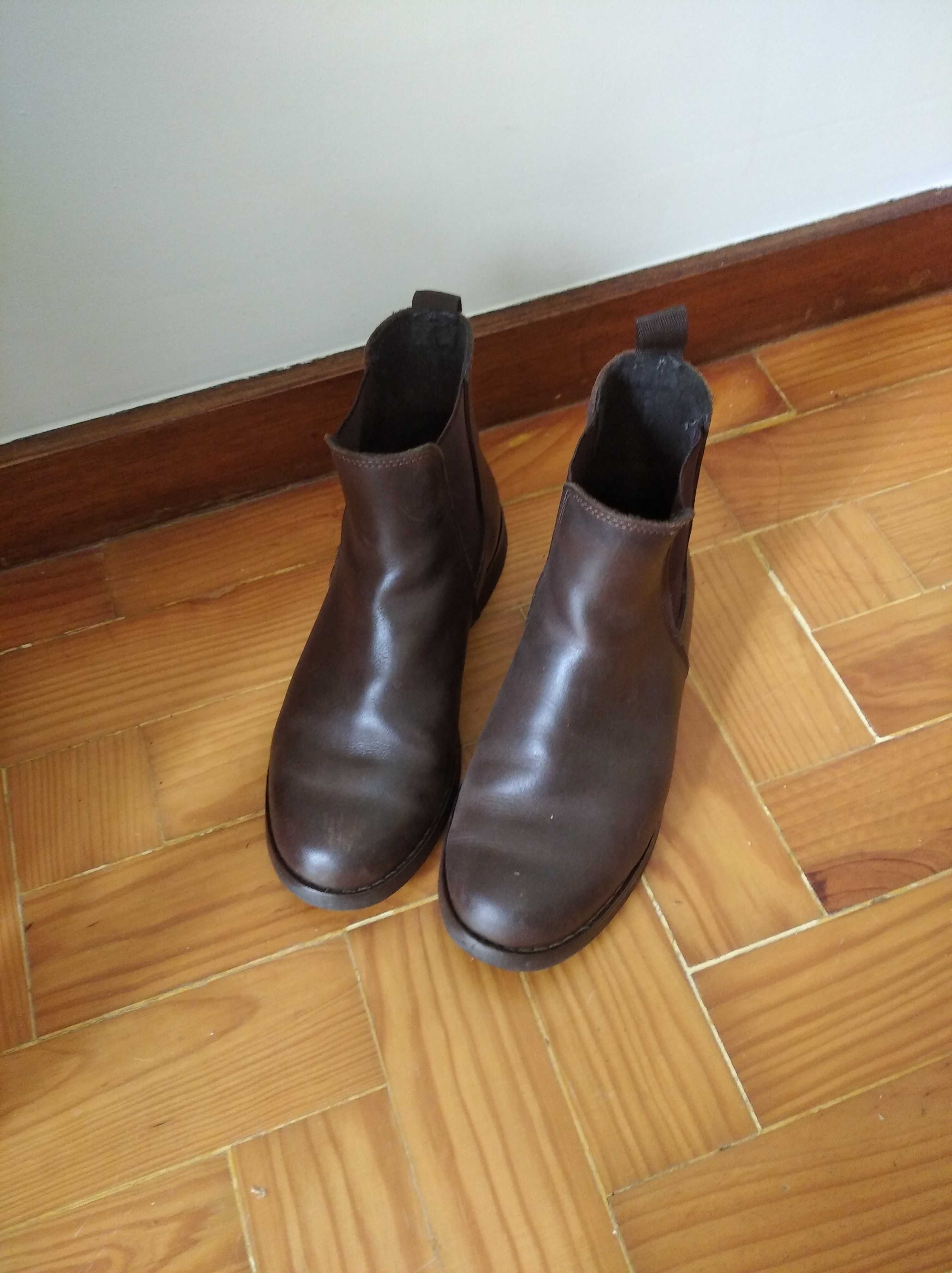 Botas de Pele Castanha