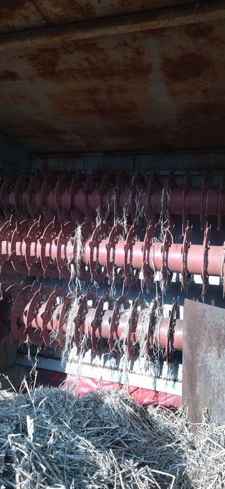 Розривач тюків до соломорізкі.