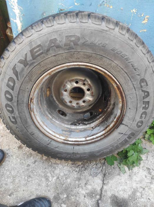 Продам резину 205R14C с дисками