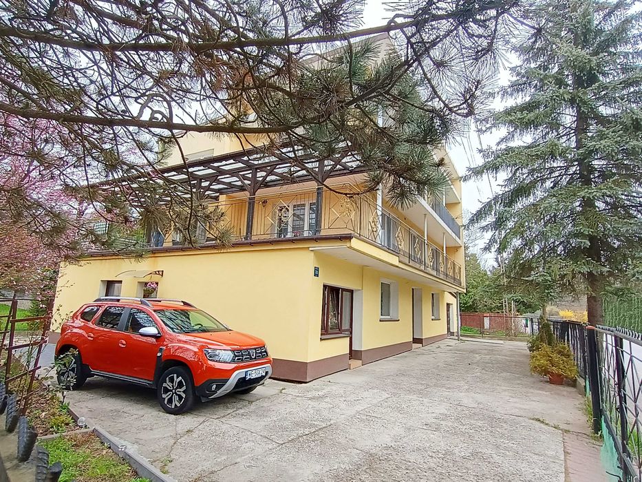 Sprzedam dom 2 poziomy po 100 m2 plus duży parter pod działalność