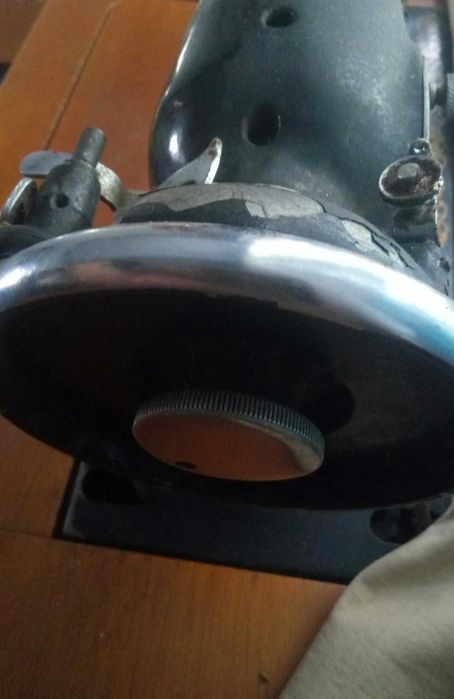 Швейна машинка ножна