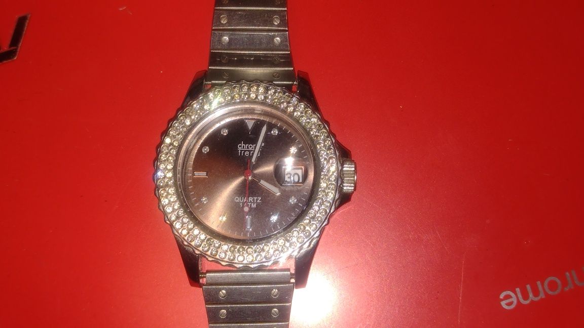 Srebrny zegarek z brylancikami b ładny