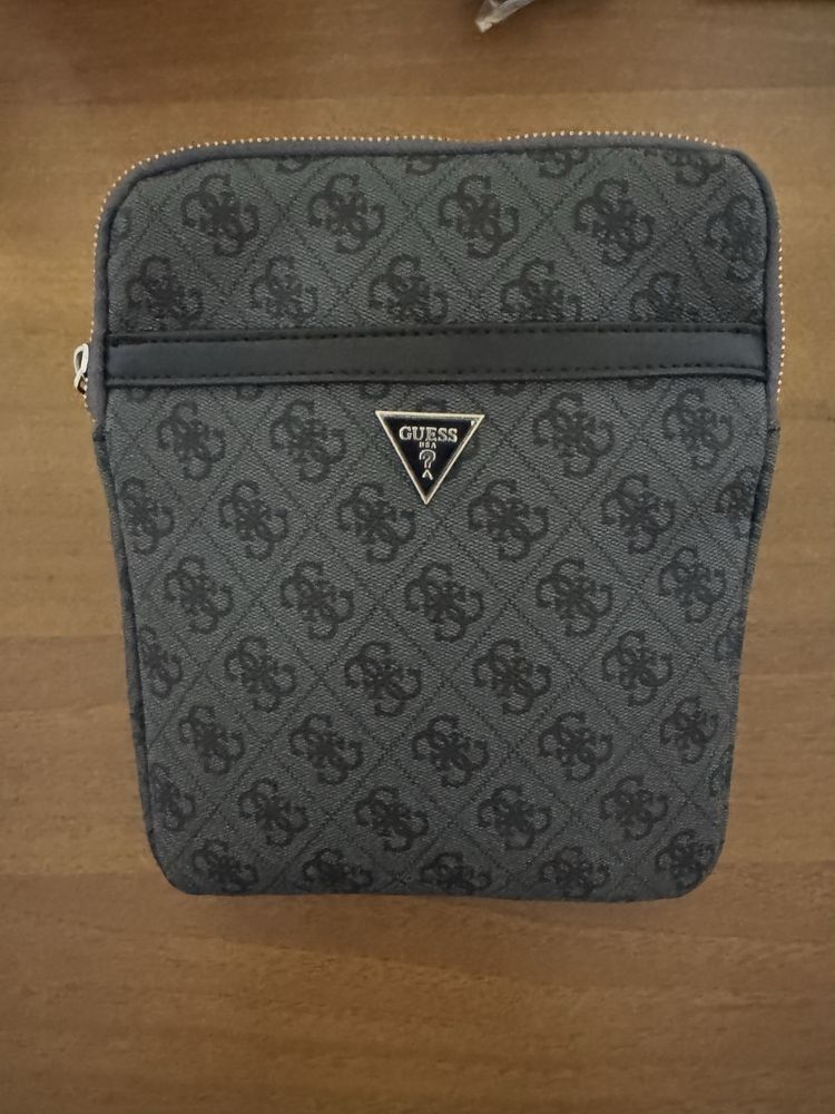 Чоловіча сумка Guess чорного коліру