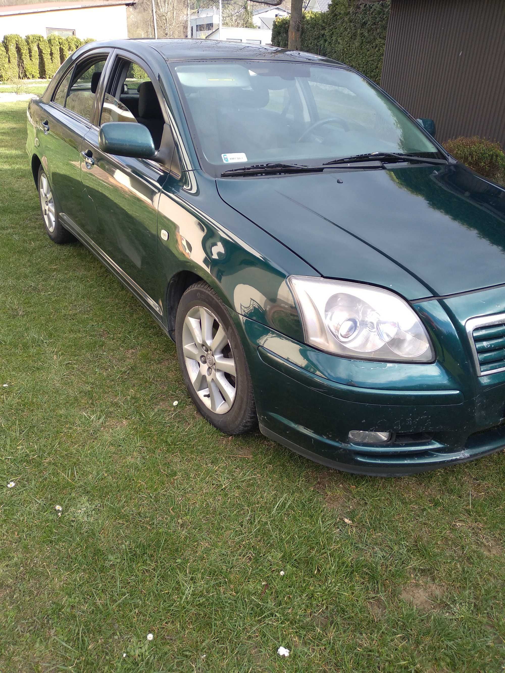 Toyota Avensis 2.0 VVTI Benzyna. 2 komplety opon Michellin.