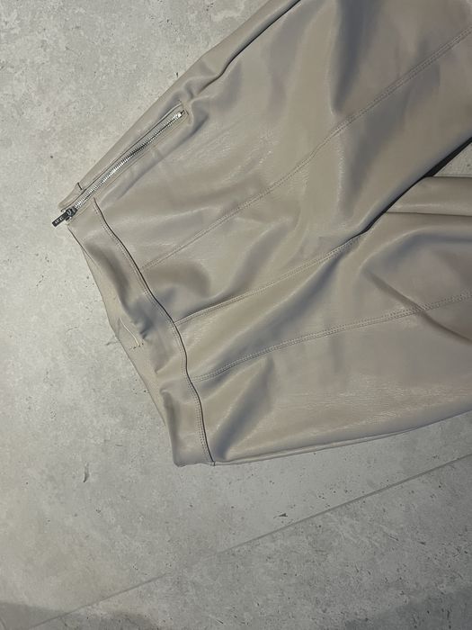 Legginsy eko skóra beż New Yorker