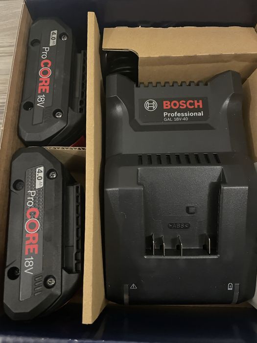 Ładowarka i 2x akumulator