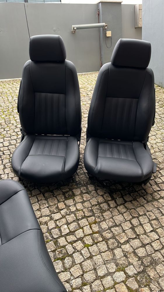Bancos Alfa Romeo 156 em napa