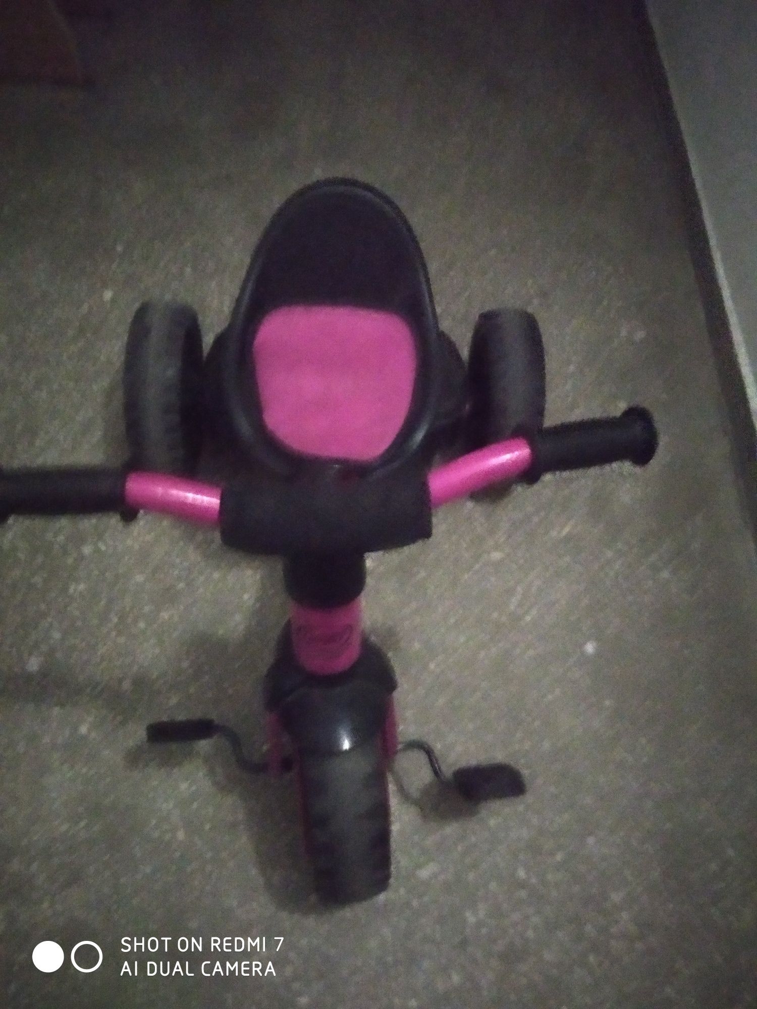 Дитячий три колісний велосипед вишнево чорного кольору