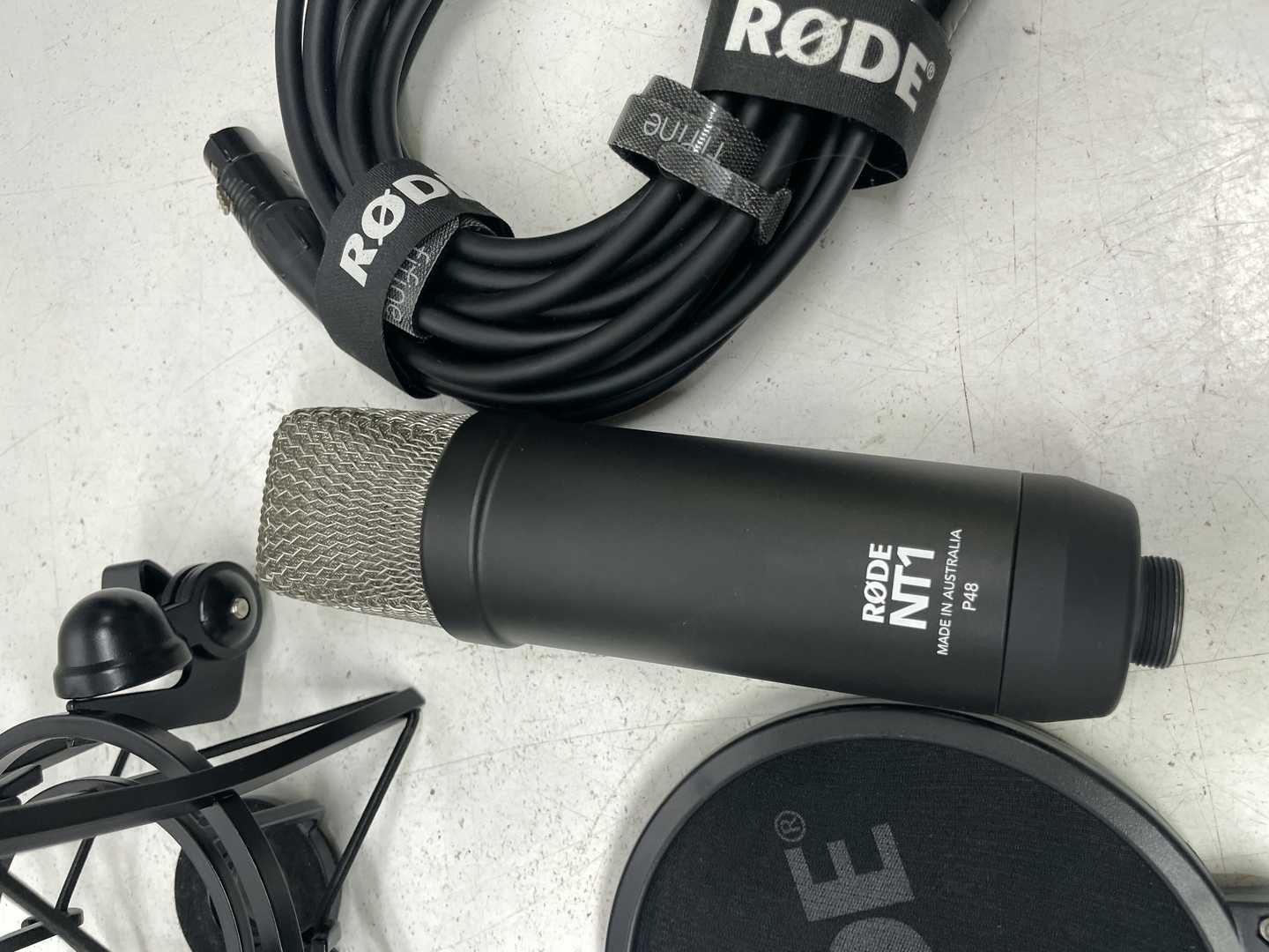 Студийный микрофон Rode NT1 Signature идеальный