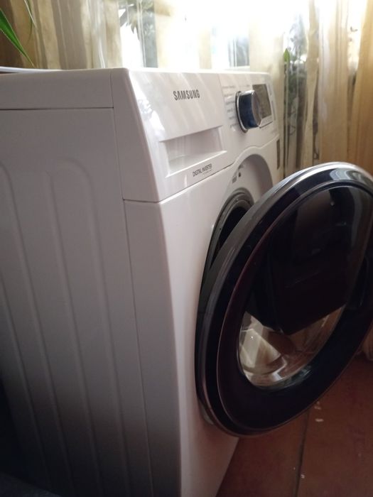 Продам стиральную машинку Samsyng