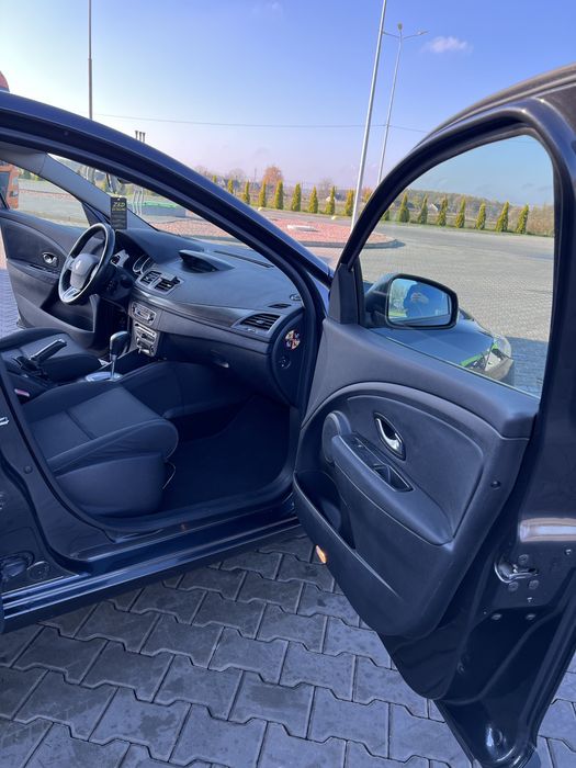 Гарний доглянутий автомобіль !