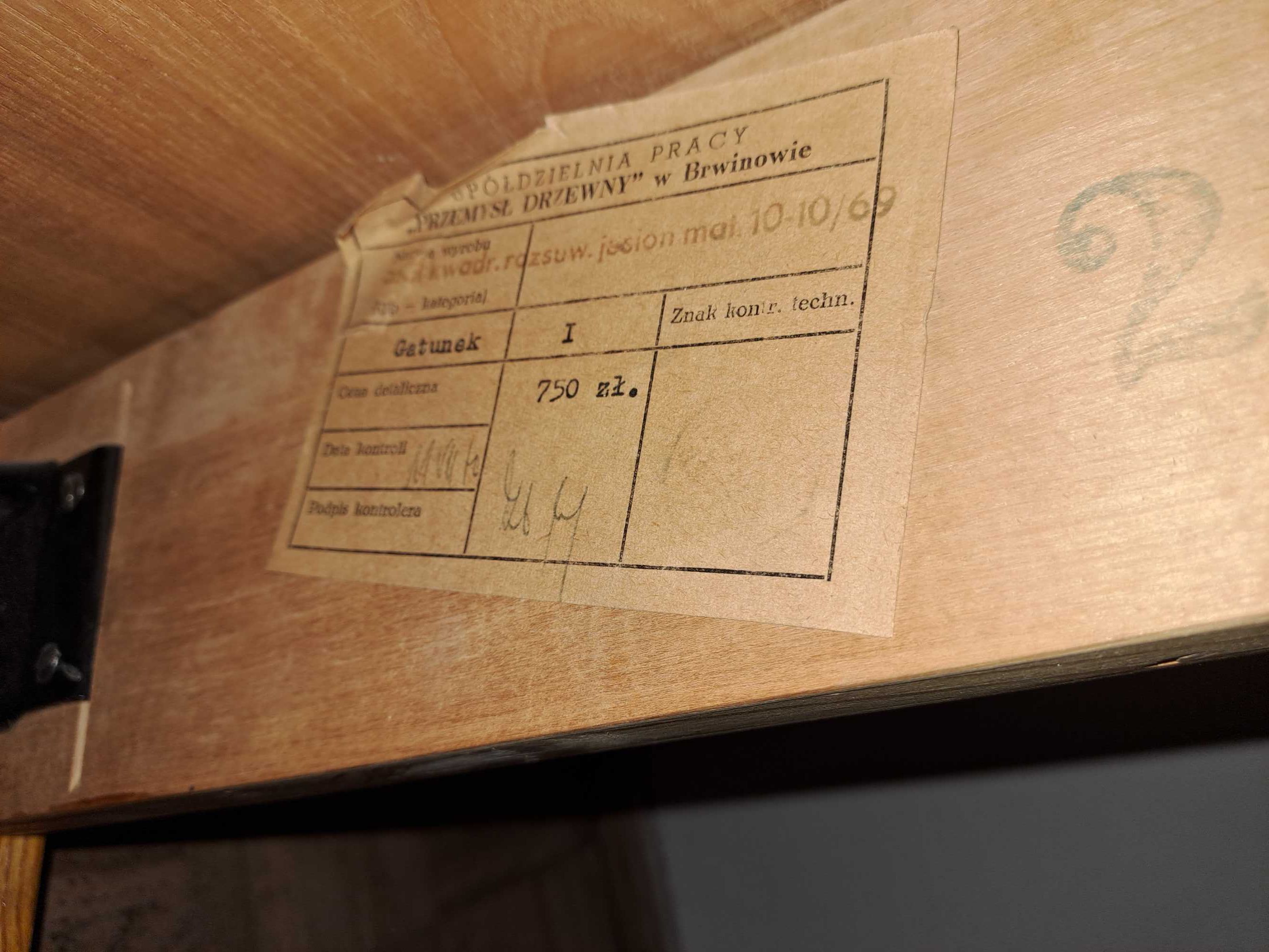 Drewniane krzesła i stół lata 60/70