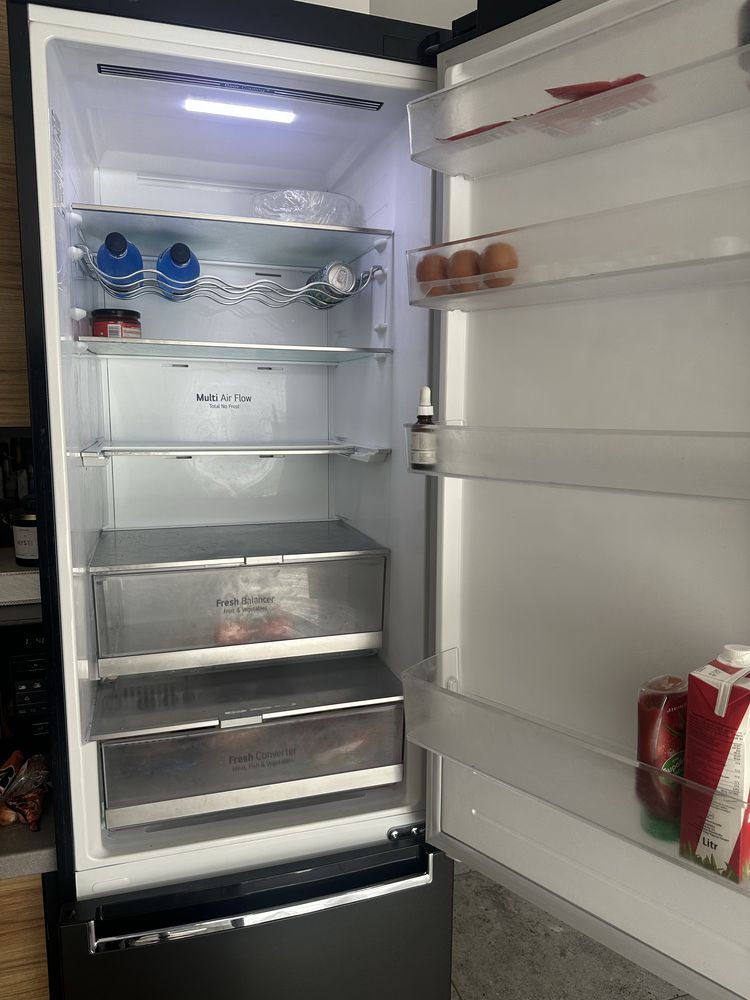 Lodówka LG V+ ThinQ GBB72MCDMN z zamrażalnikiem dolnym 203 cm Czarna