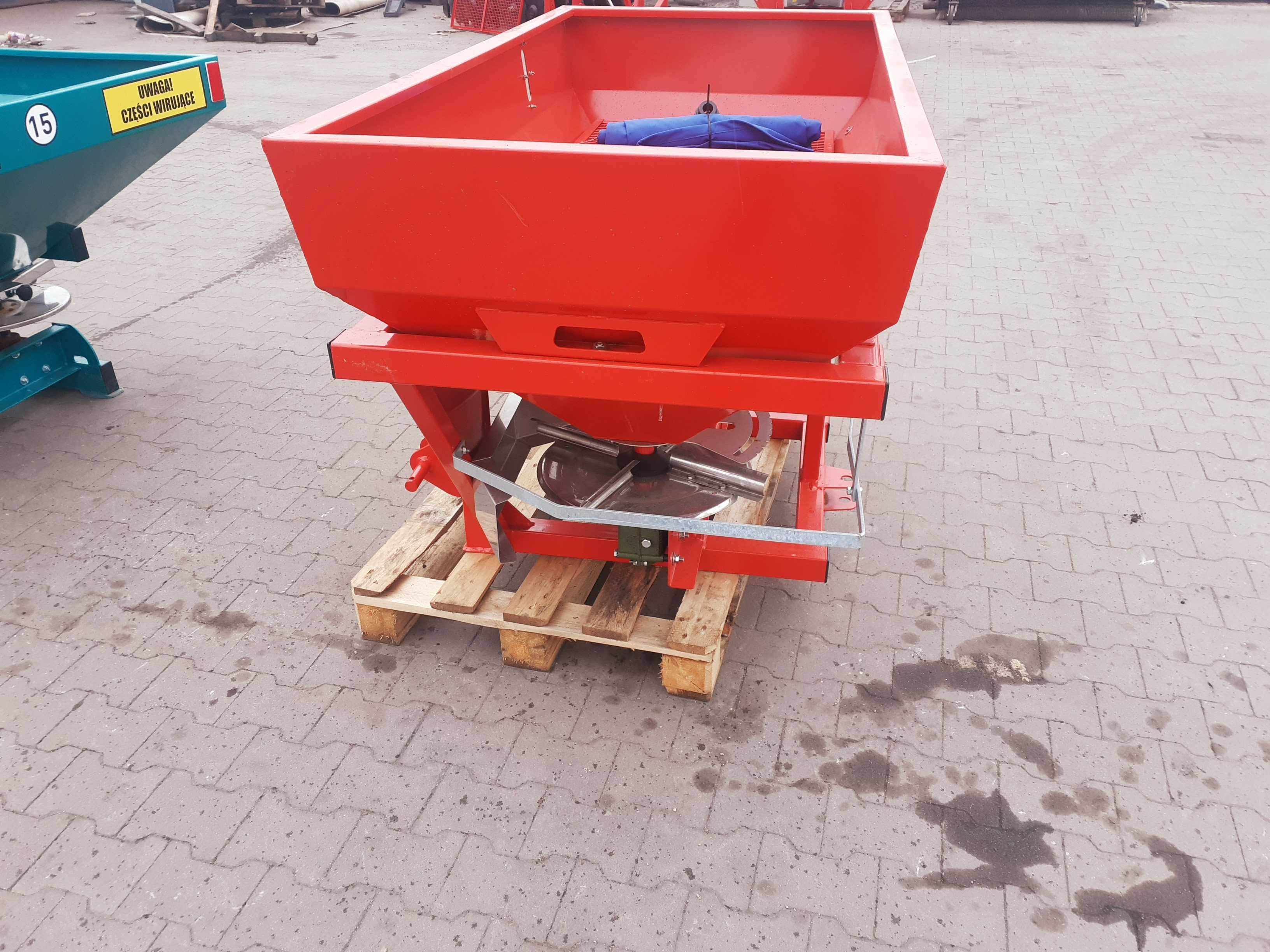 Rozsiewacz nawozu STRUMYK/GRASS ROLL promocja sezonu 2025 transport