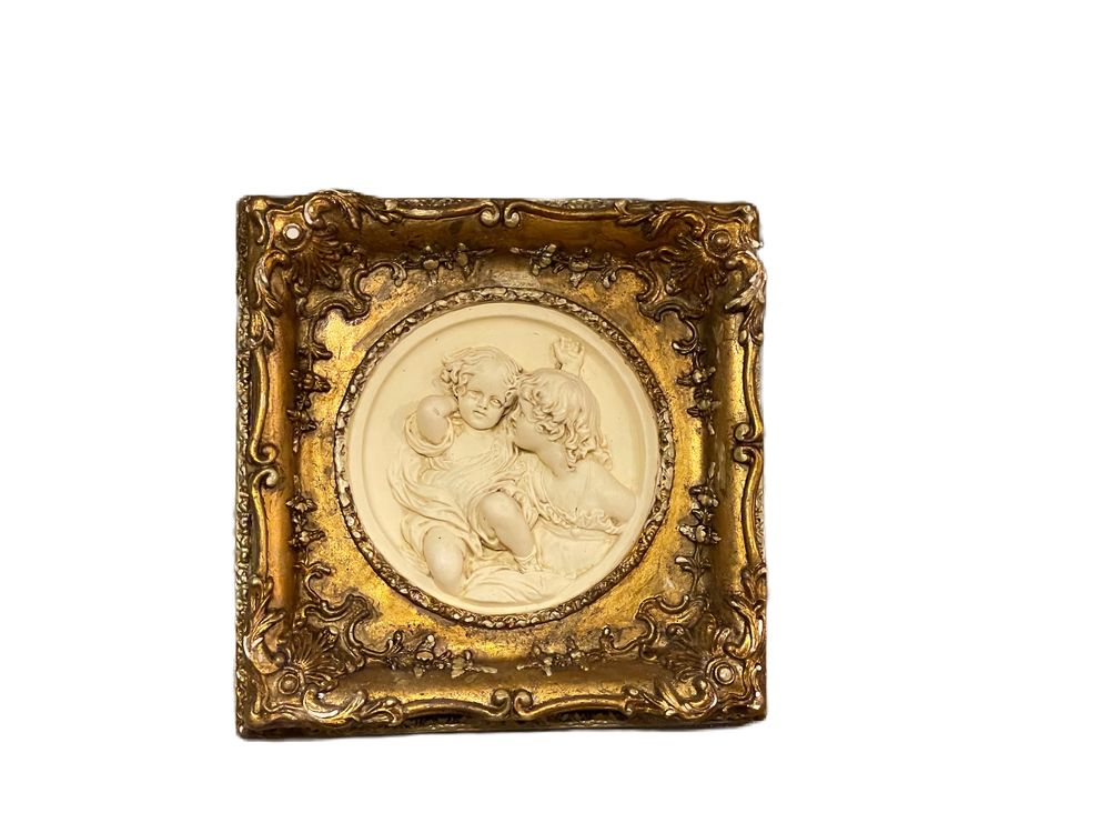 Par de placa de querubins esculpida