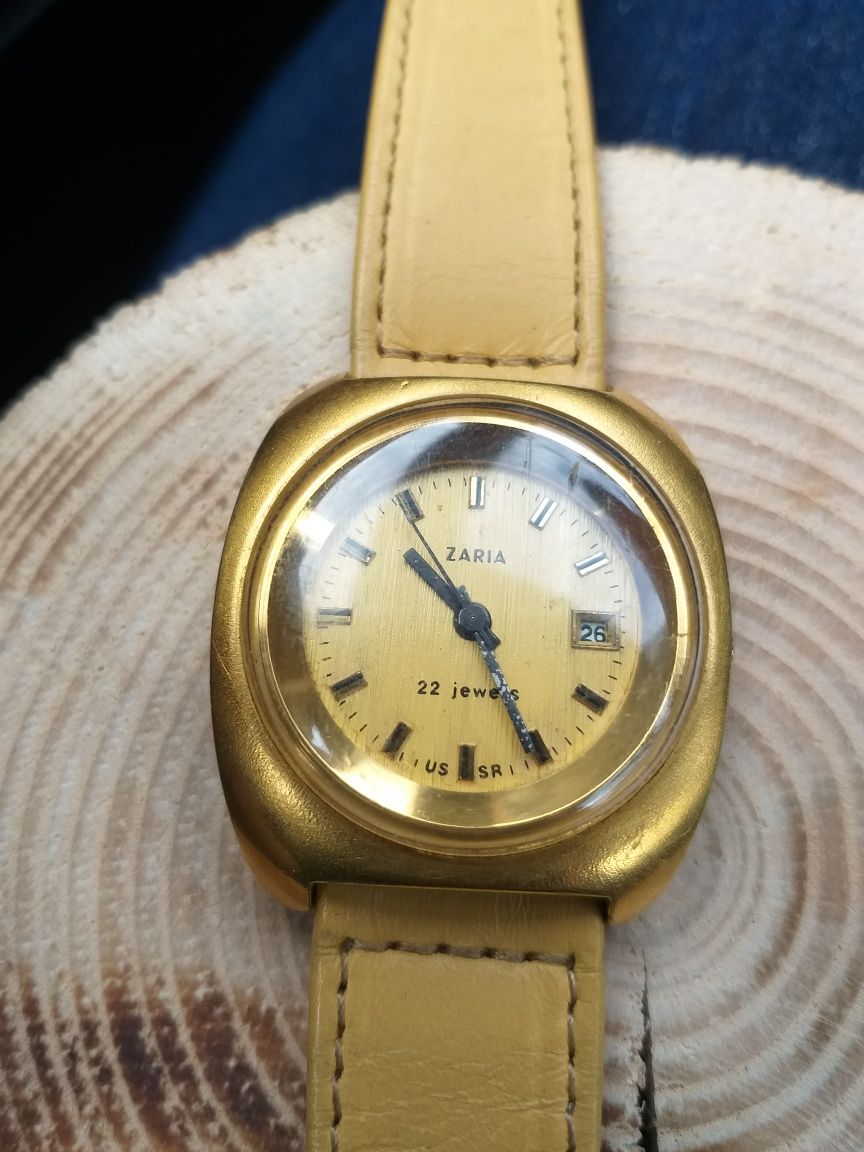 Stary złocony zegarek mechaniczny Zaria 22 kamlenie. Vintage
