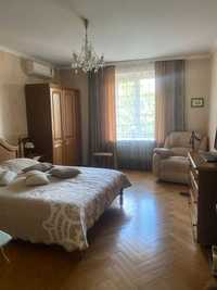 Продам простору 3-кімнатну квартиру в центрі Полтави