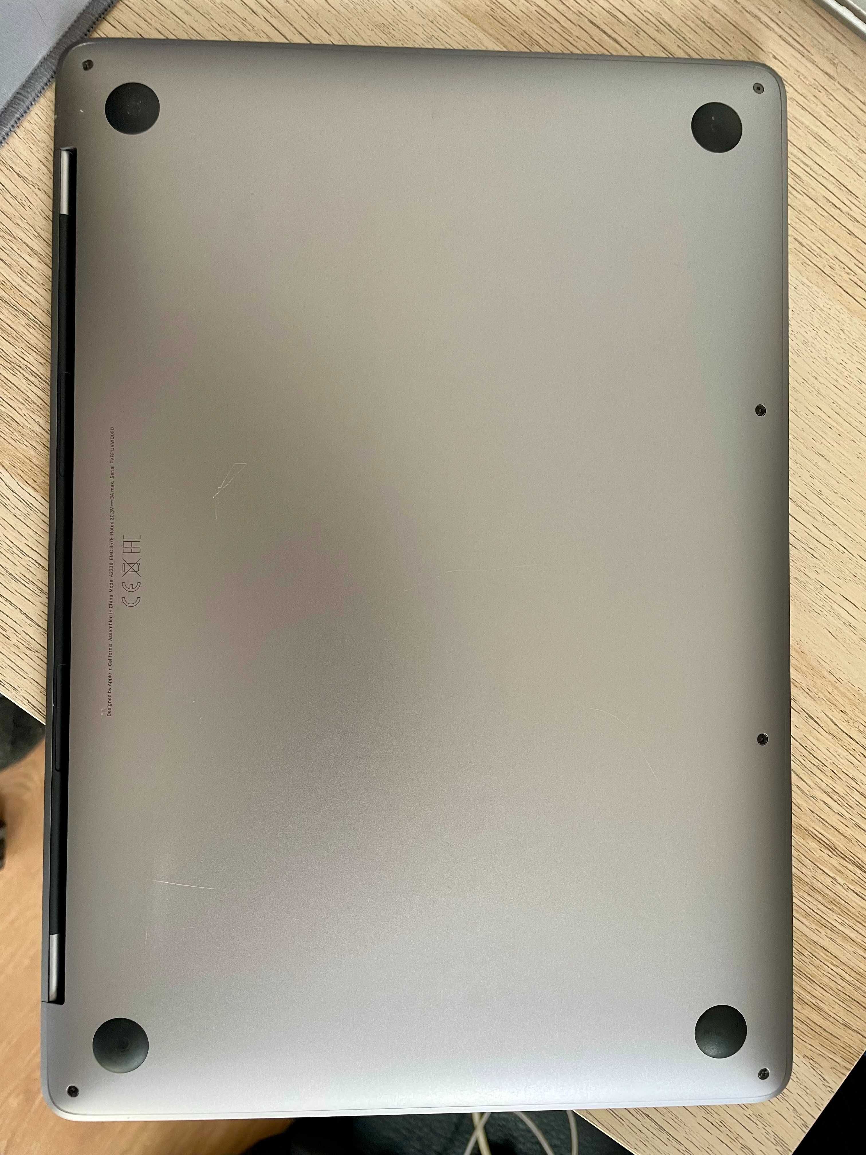 MacBook Pro 13" (2020) - M1 8‑core e GPU 8-Core - 8GB RAM - SSD 256GB