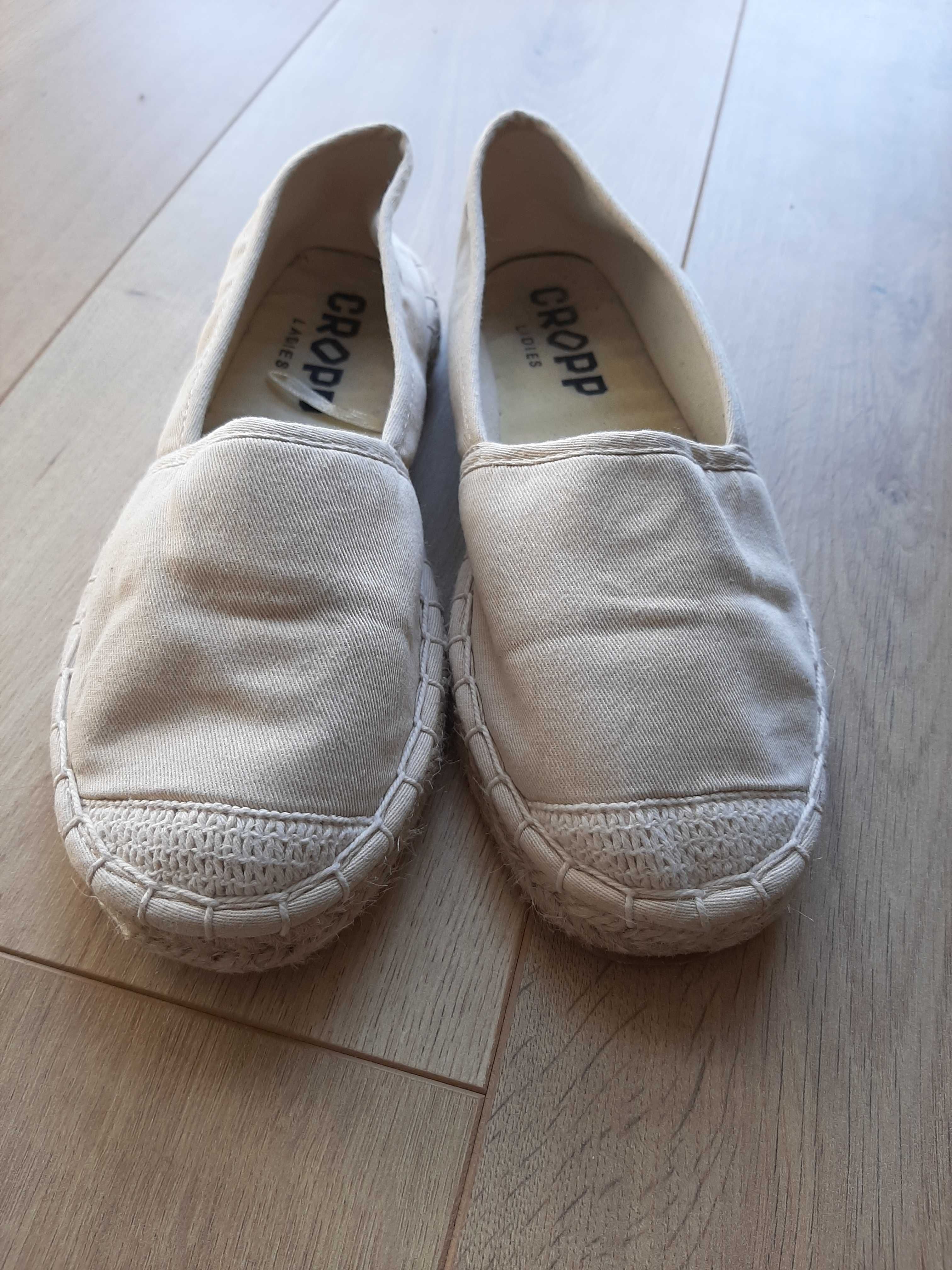 Buty espadryle beżowe na wiosnę lato