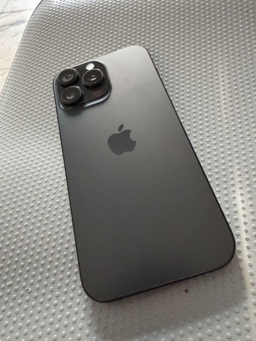 Iphone pro max 16