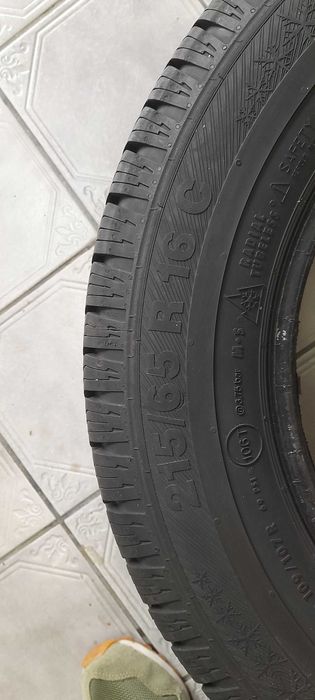 Opony zimowe BARUM 215/65 R 16 C dwie sztuki