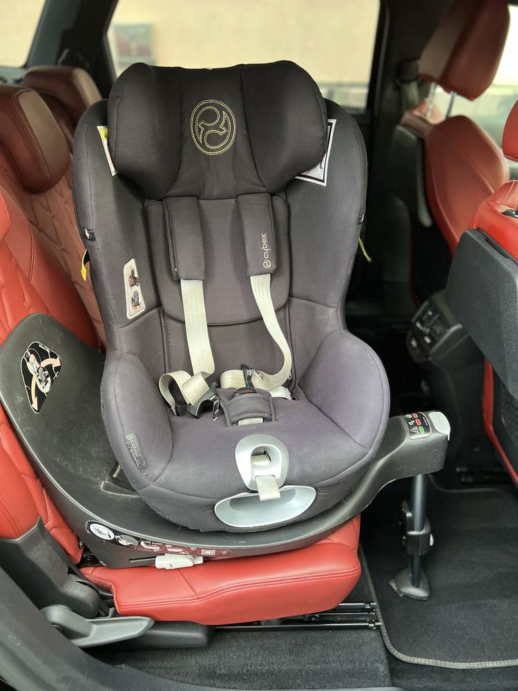 Fotekik samochodowy Cybex Sirona z obrotową bazą
