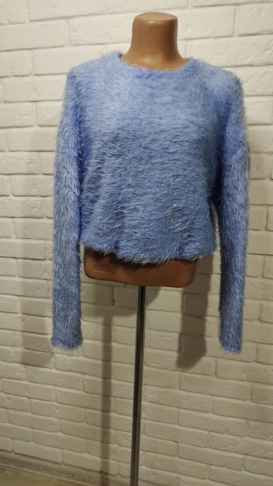 Блакитний, пухнастий светр від zara, р-р М.