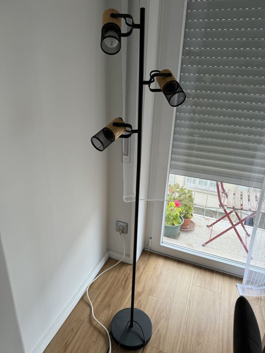 Candeeiro de pe em excelente estado