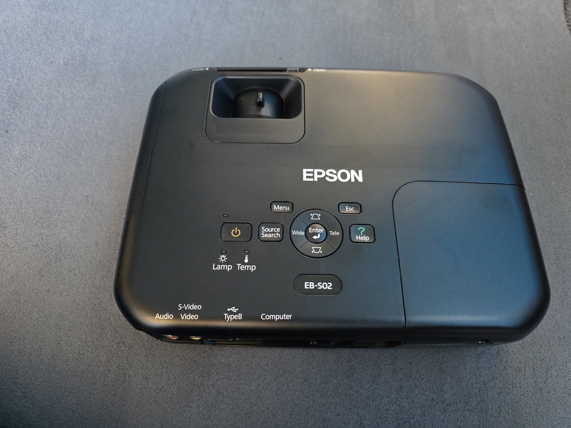 Projektor multimedialny Epson EB-S02 z pilotem i walizką