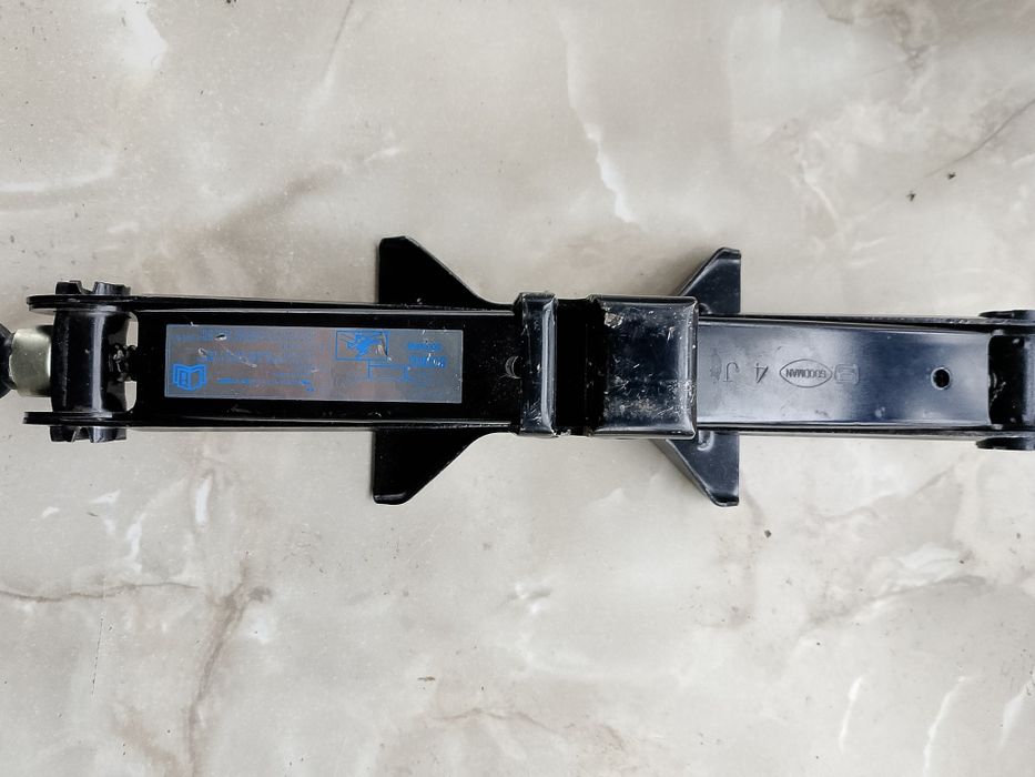 Домкрат Mazda 6 та інші моделі Мазда