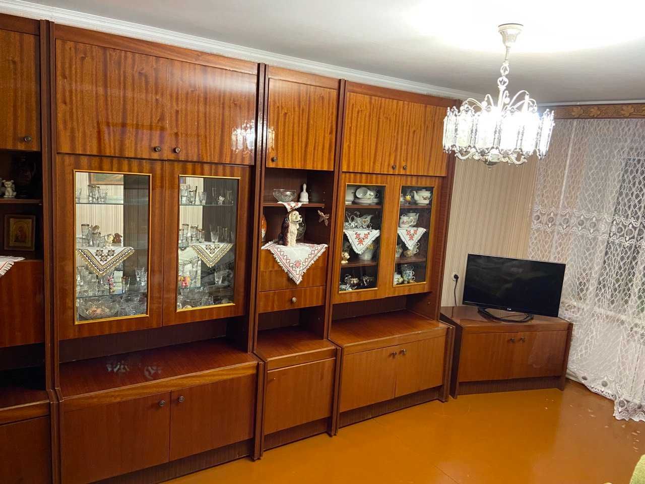 Стінка меблева лакована