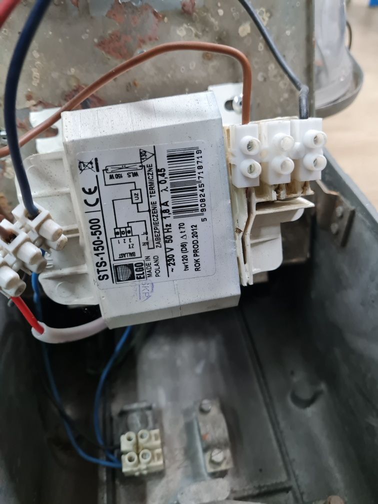 Lampa, oprawa uliczna OUS 150 po naprawie