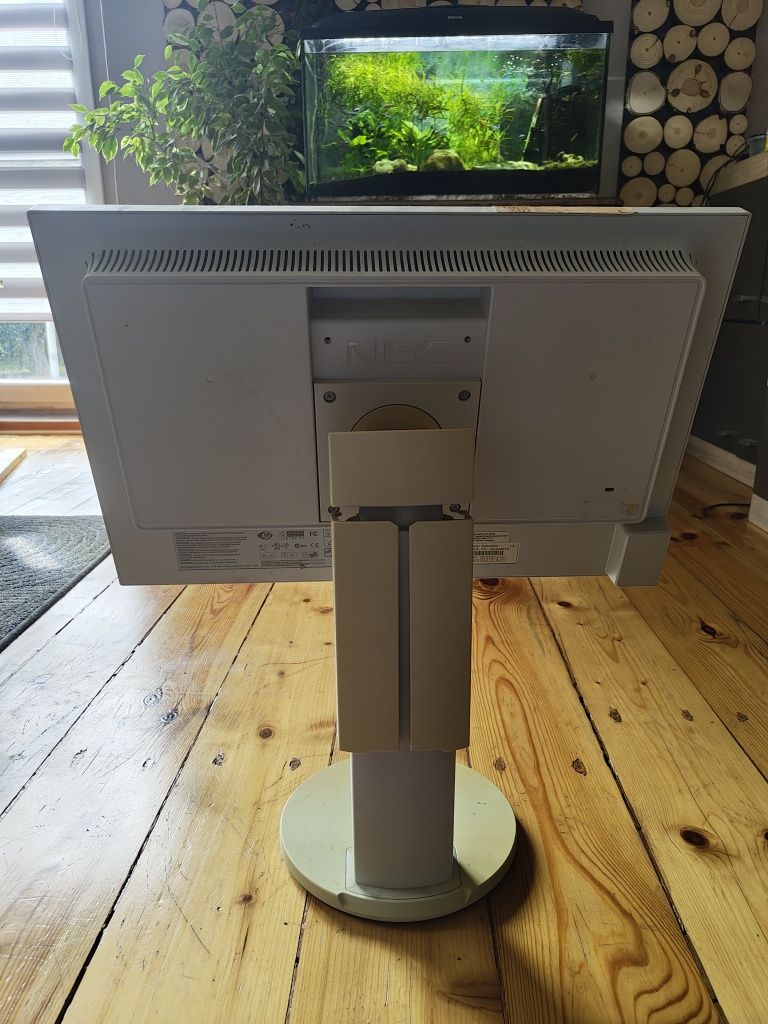 NEC MultiSync EA223WM monitor 22"