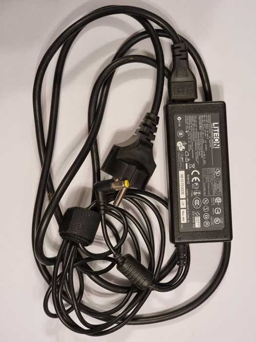 Zasilacz do laptopa