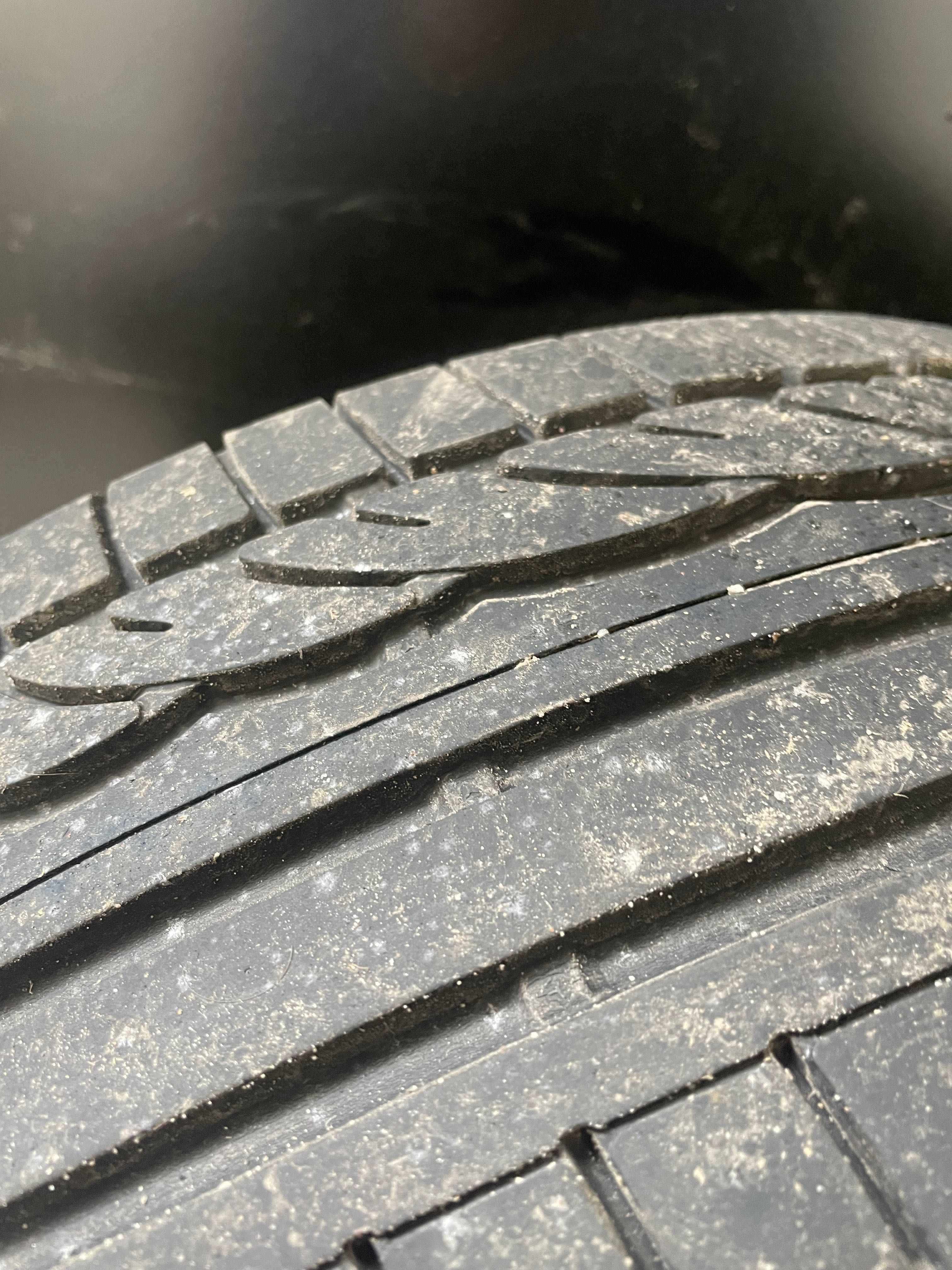 Автошин. Dunlup 185/60 r15