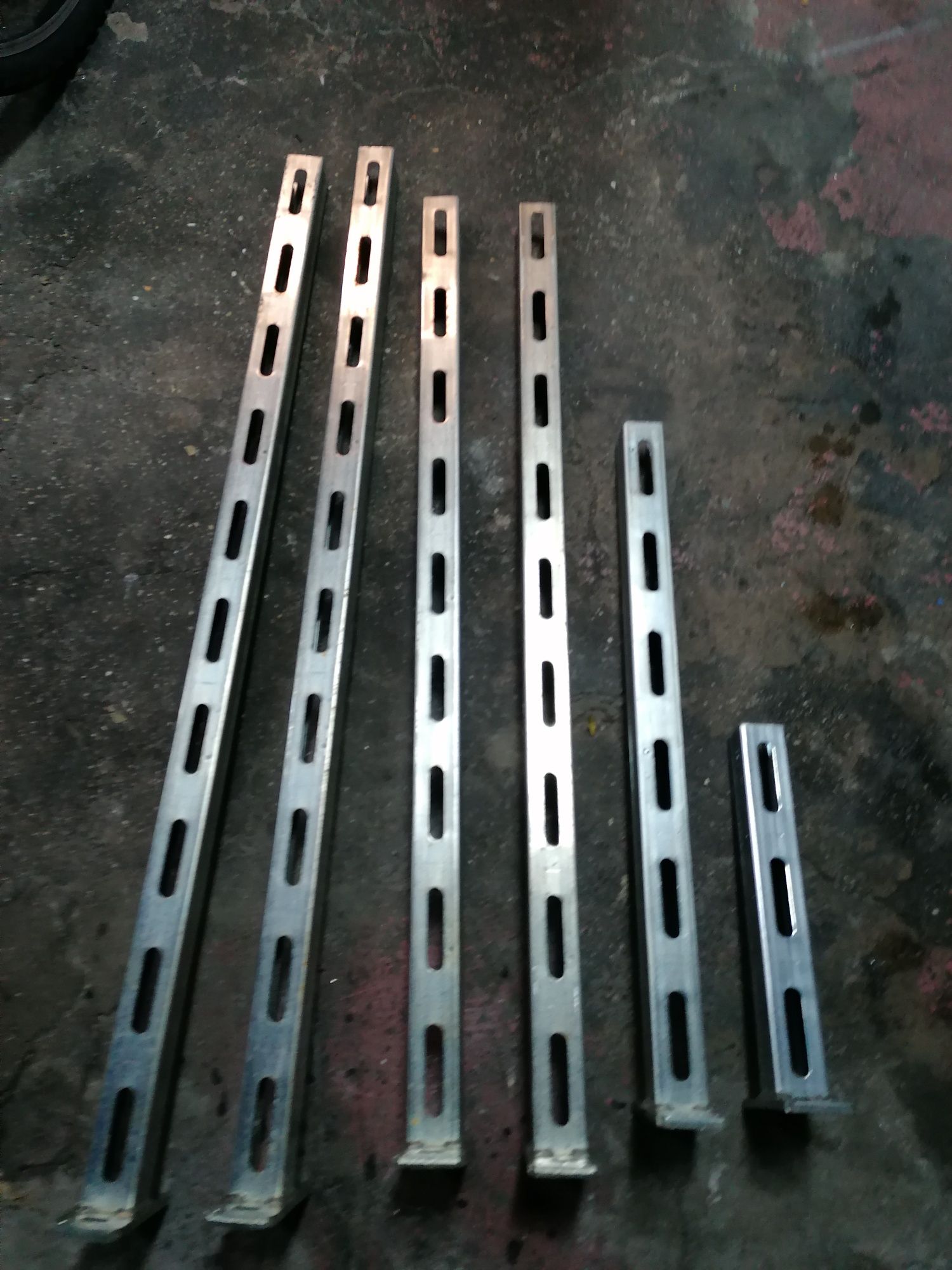 Suportes Hilti  de vários tamanhos