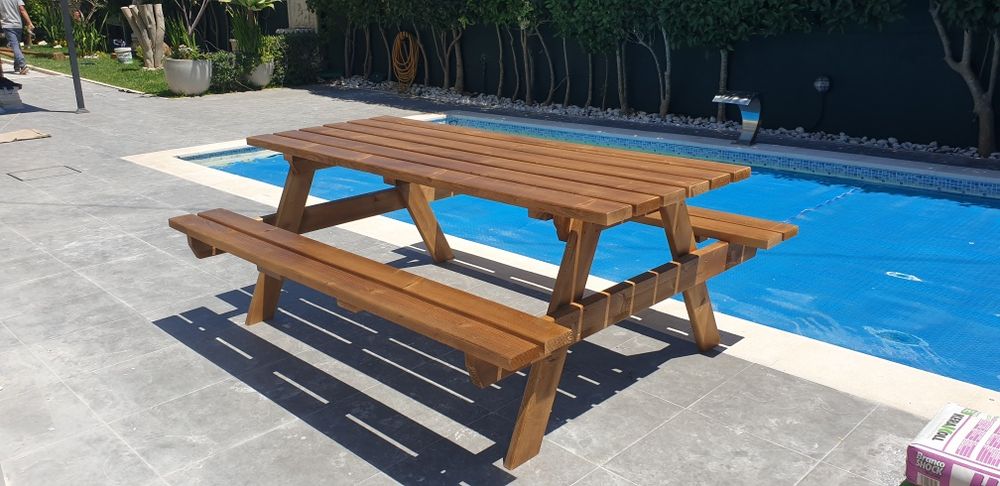 Mesa de jardim com bancos, mesa de picnic, em Pinho Nórdico